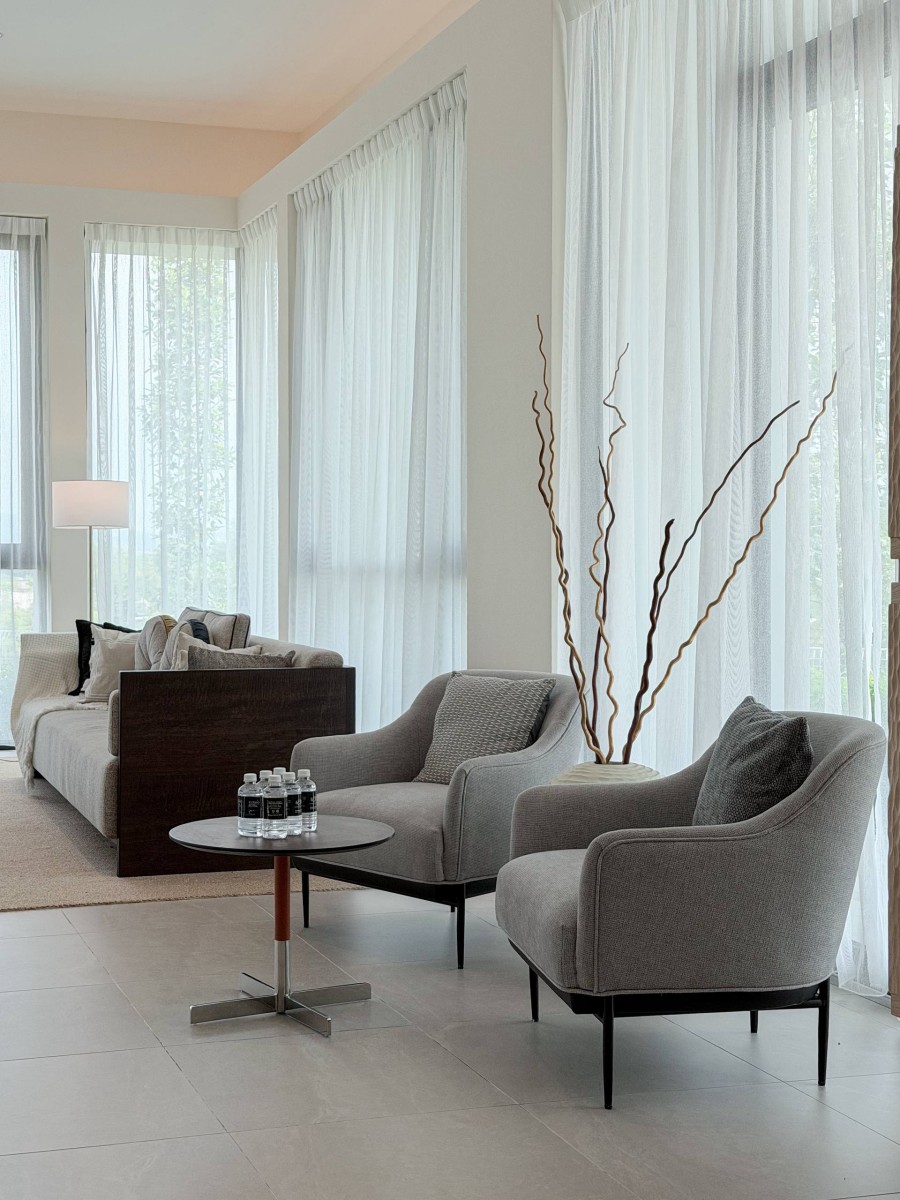 DELBO LOUNGE CHAIR