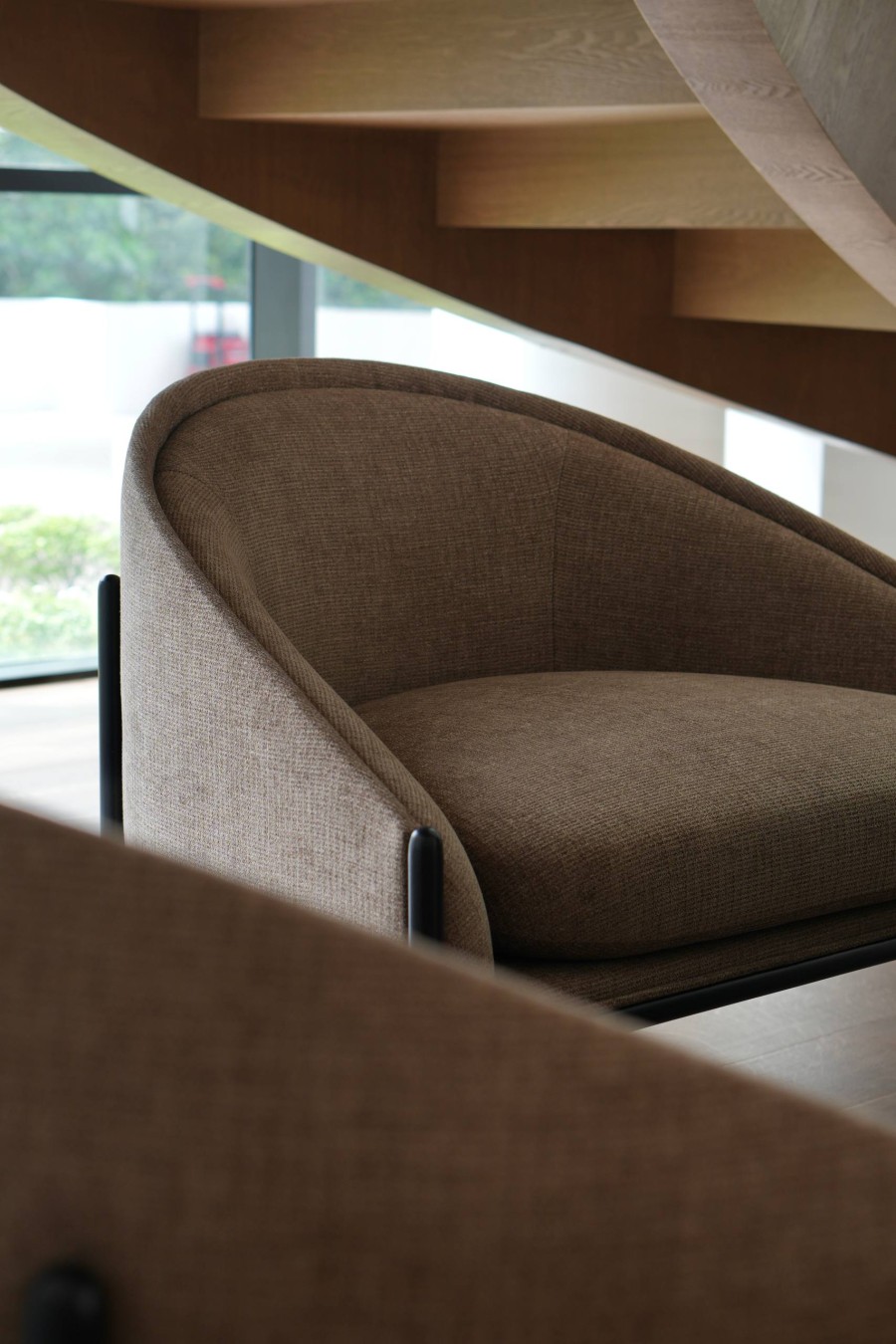 ASHLEY LOUNGE CHAIR