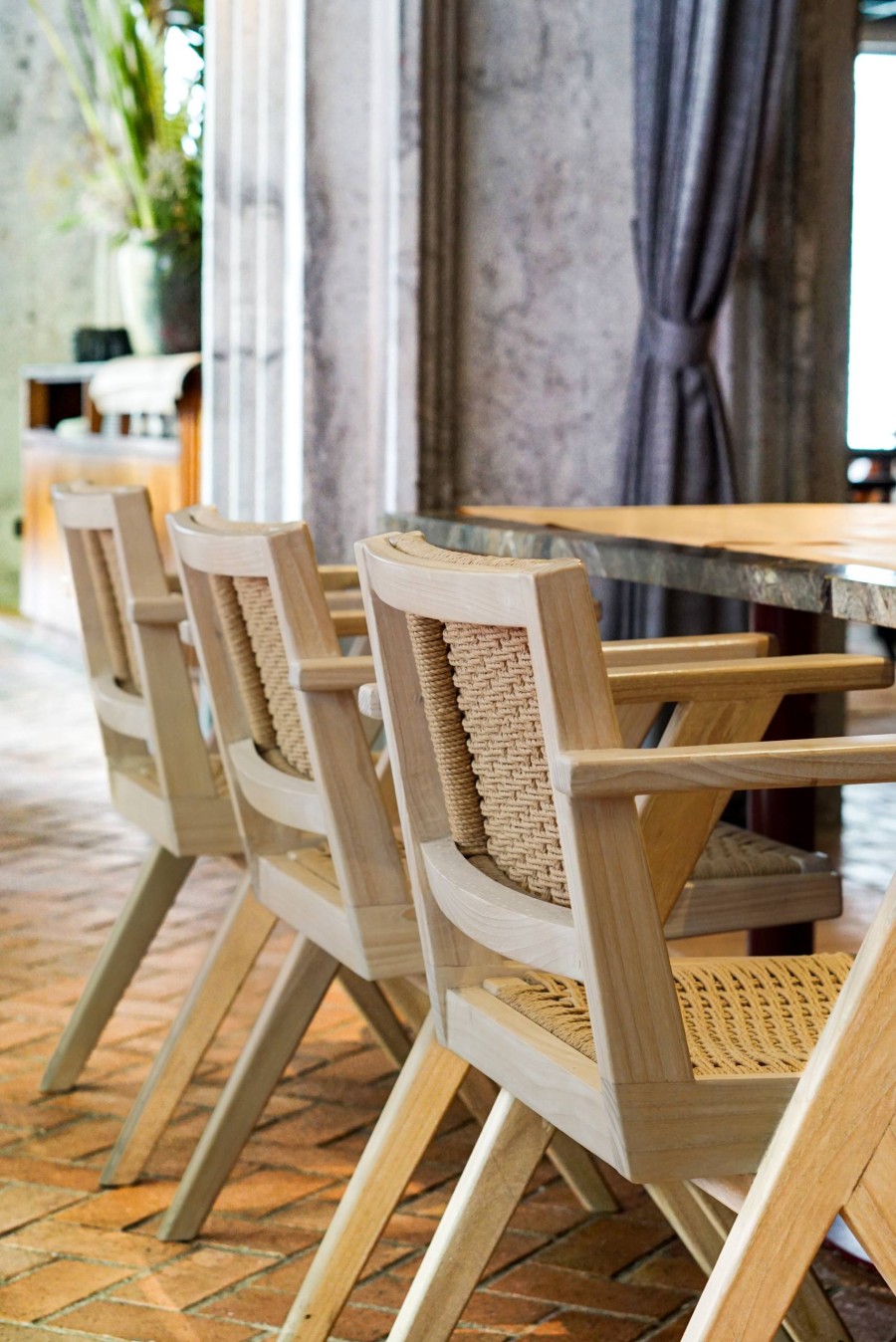 JOOT DINING ARMCHAIR