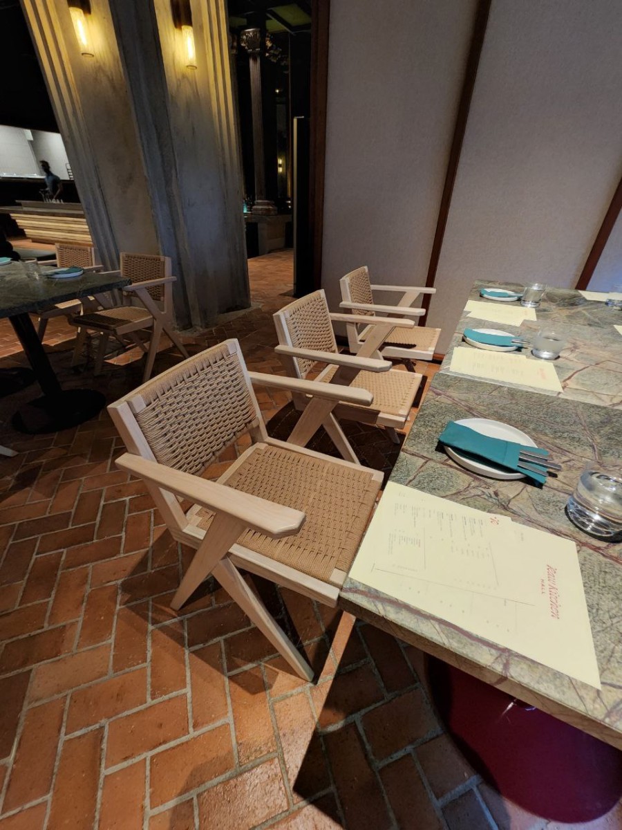 JOOT DINING ARMCHAIR
