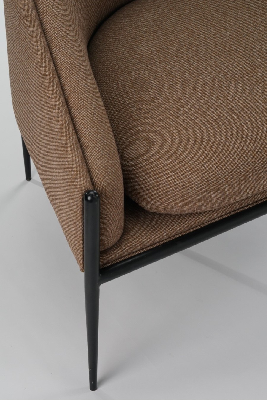 ASHLEY LOUNGE CHAIR