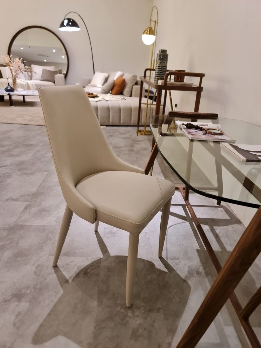 SLEEK DINING CHAIR