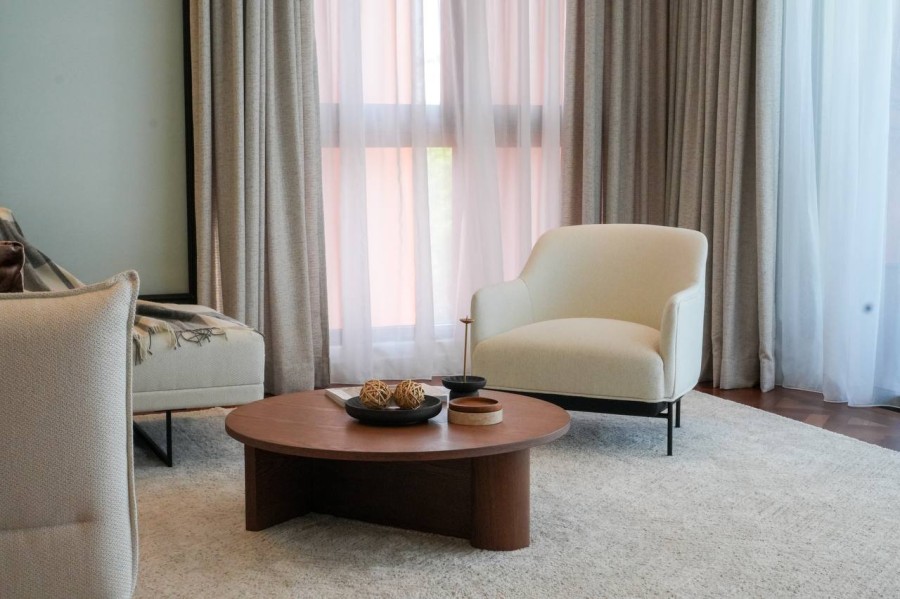 DELBO LOUNGE CHAIR