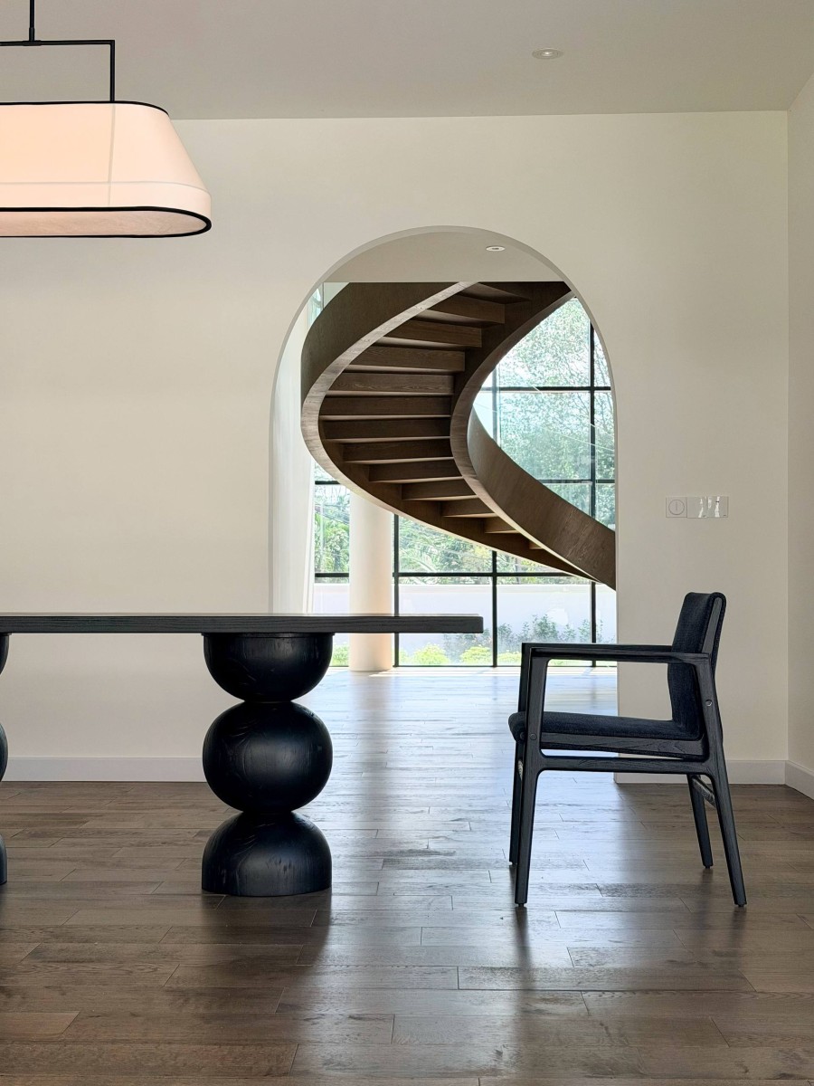SOLID WOOD DINING TABLE BY NICCHRIS